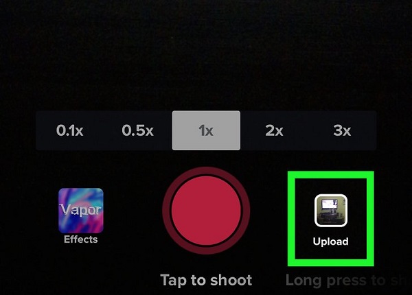 Chọn Tải lên hoặc nhấn vào biểu tượng hình tròn màu đỏ để quay video mới