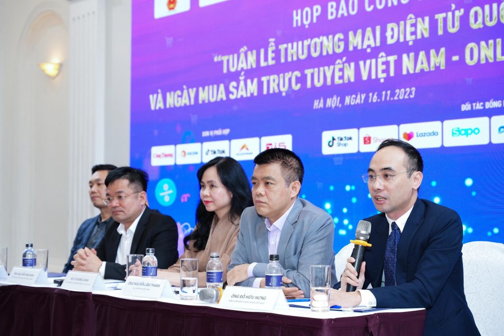 Ông Đỗ Hữu Hưng - CEO ACCESSTRADE Vietnam phát biểu tại buổi họp báo