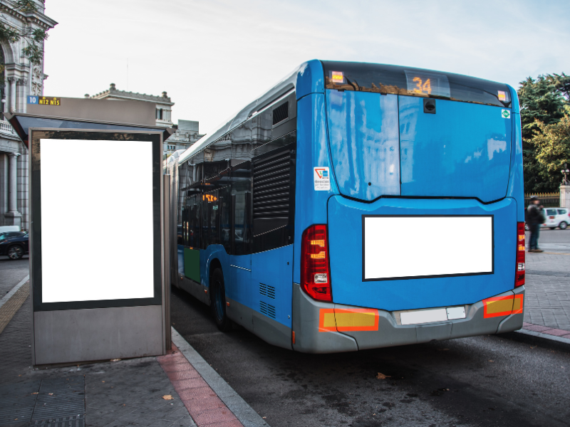 booking-quang-cao-tren-taxi-bus