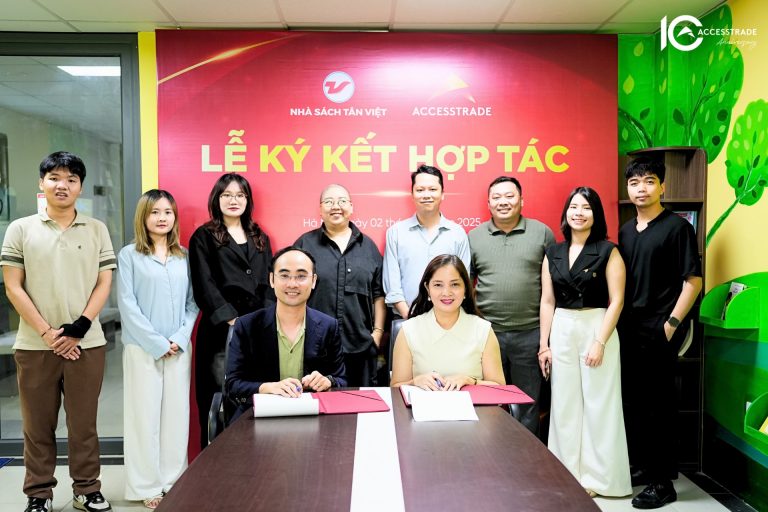 Lễ ký kết hợp tác giữa ACCESTRADE và Tân Việt Books